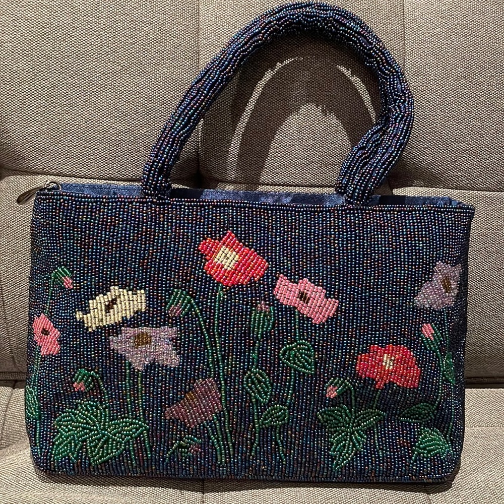 NWOT: Beaded floral handbag purse
